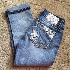 Mid-Rise Miss Me Curvy Crop Size 26